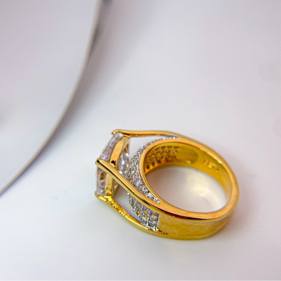 Gold Tone Cushion Cut Cubic Zirconia High Profile Ring. Size 6. - Picture 10 of 11